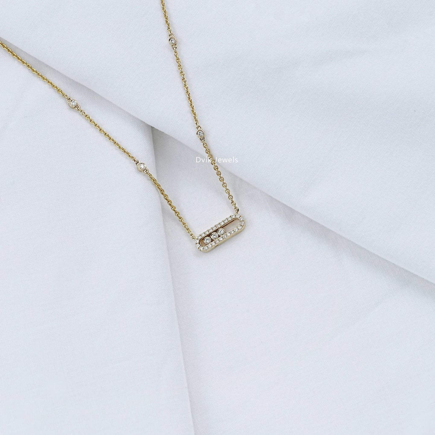 Sliding Lab Diamond Paperclip Pendant