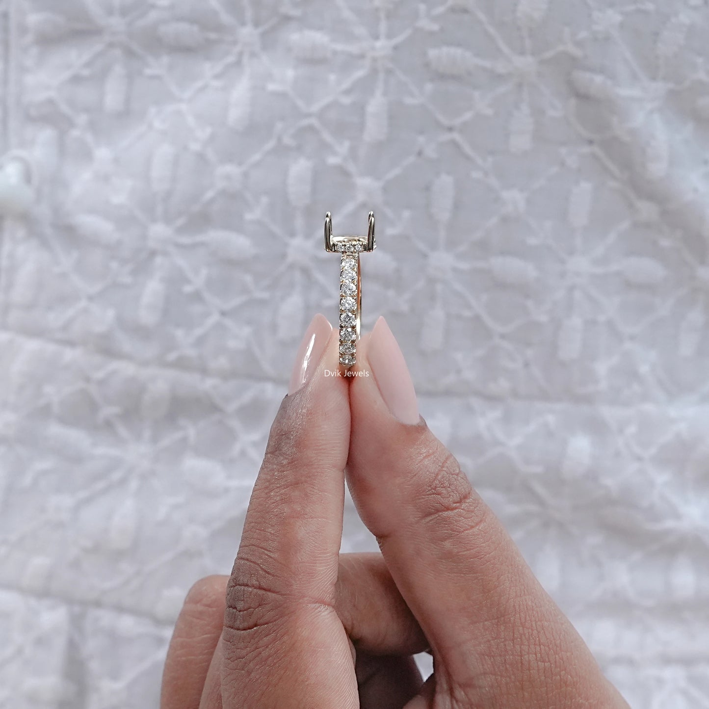 Round Shape Semi Mount With Accent Ring