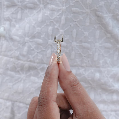 Round Shape Semi Mount With Accent Ring