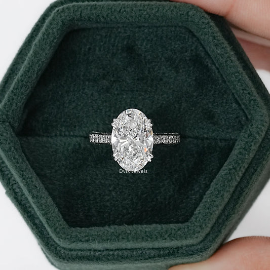 Elegant Oval Halo Diamond Engagement Ring