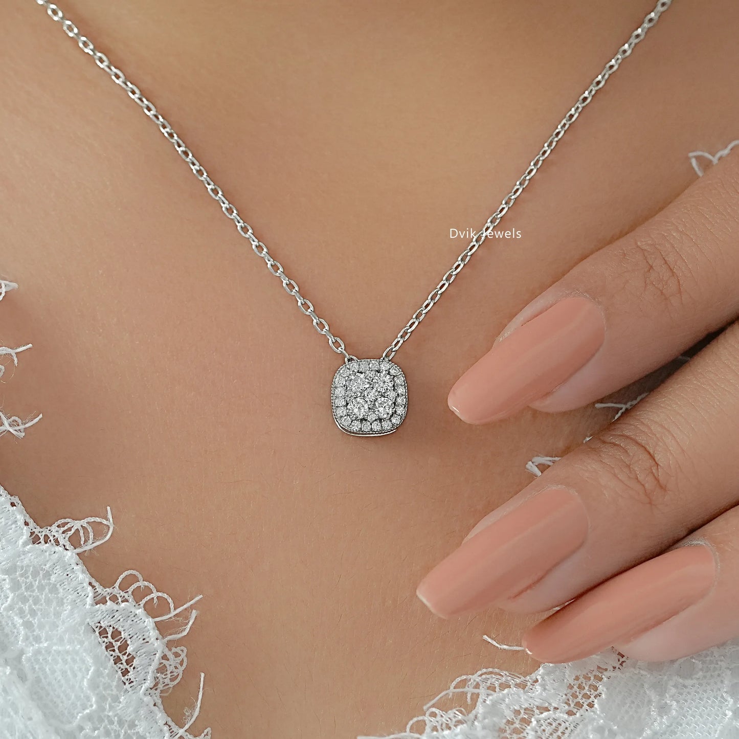 Round Diamond Cluster Halo Pendant Pendant