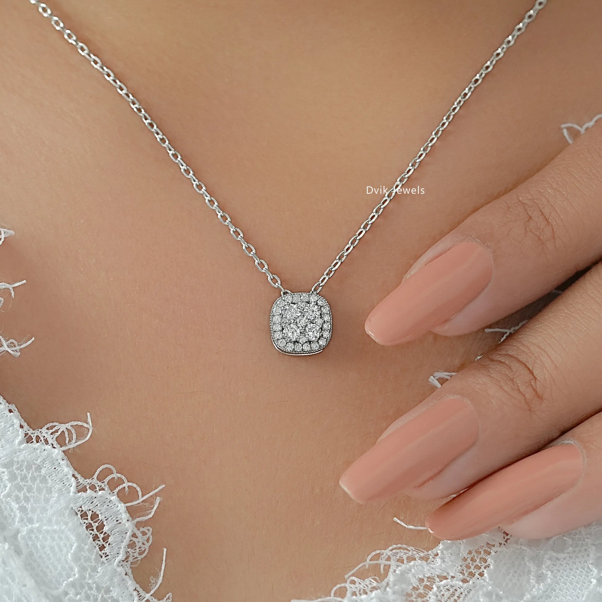 Round Diamond Cluster Halo Pendant Pendant