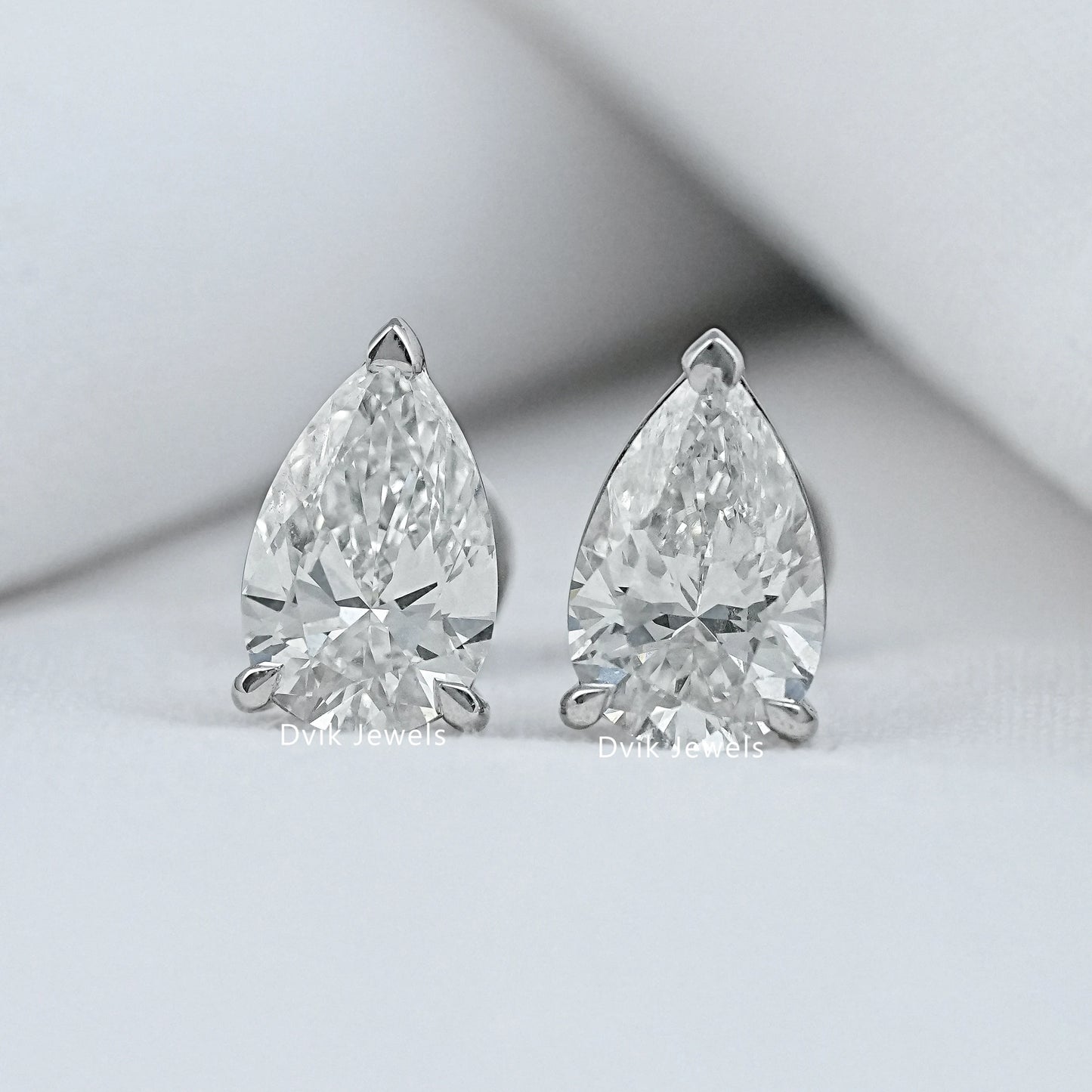 Pear Lab Grown Diamond Stud Earring