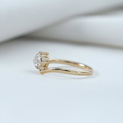 1 Carat Pear Cut Diamond Curved Ring