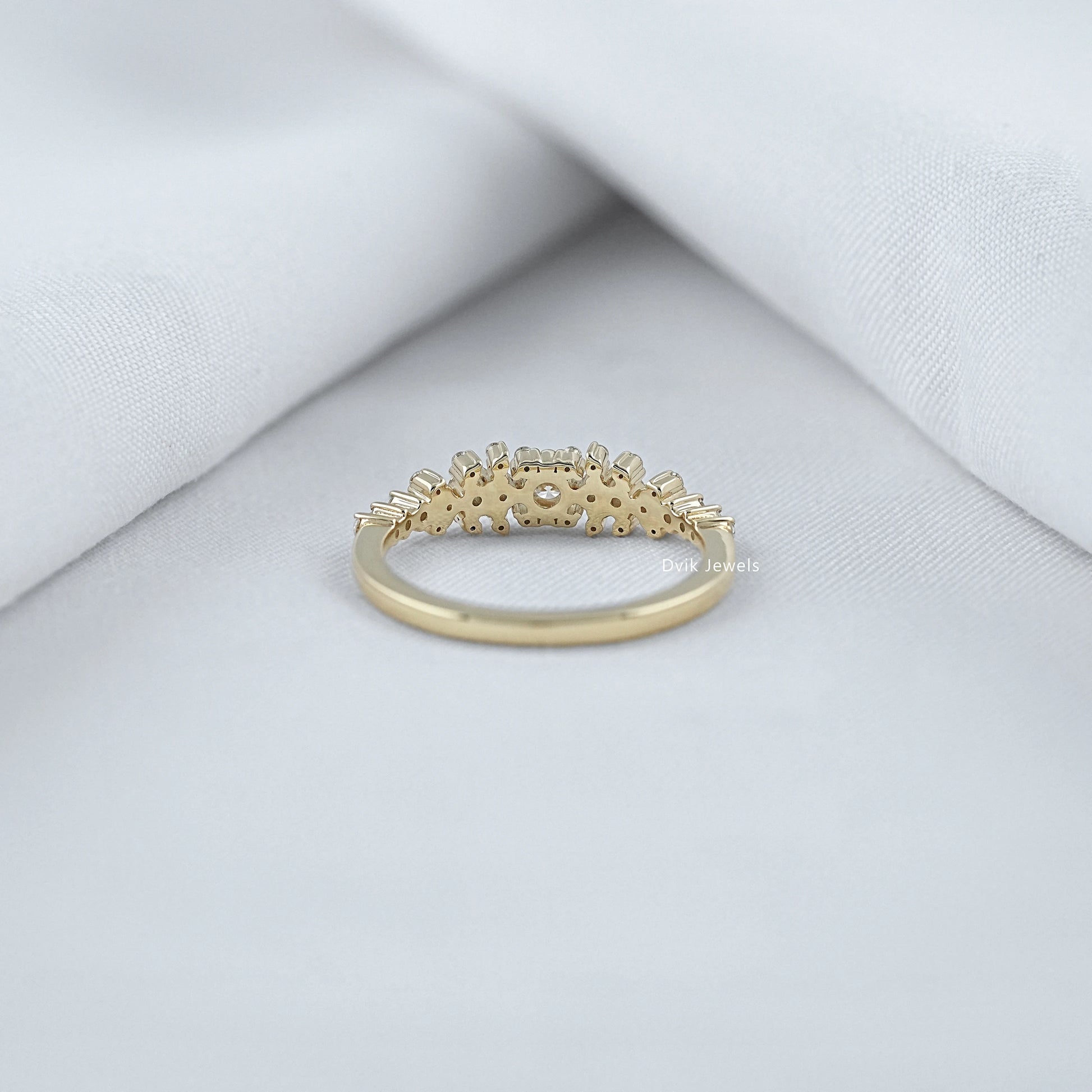 Back view of round cut accent ring with lab grown diamond