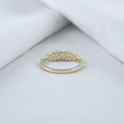 Back view of round cut accent ring with lab grown diamond