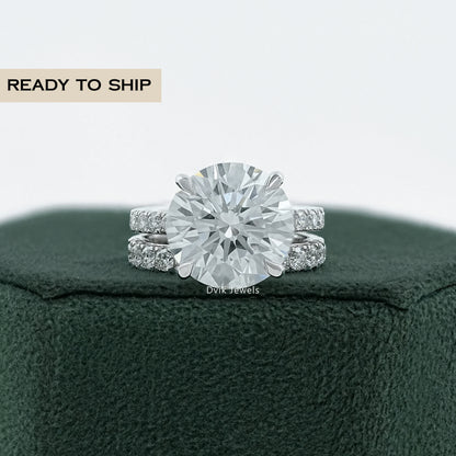 Round Cut Diamond Wedding Ring Set