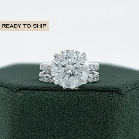 Round Cut Diamond Wedding Ring Set