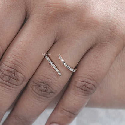 Round Cut Diamond Open Bypass Wedding Ring