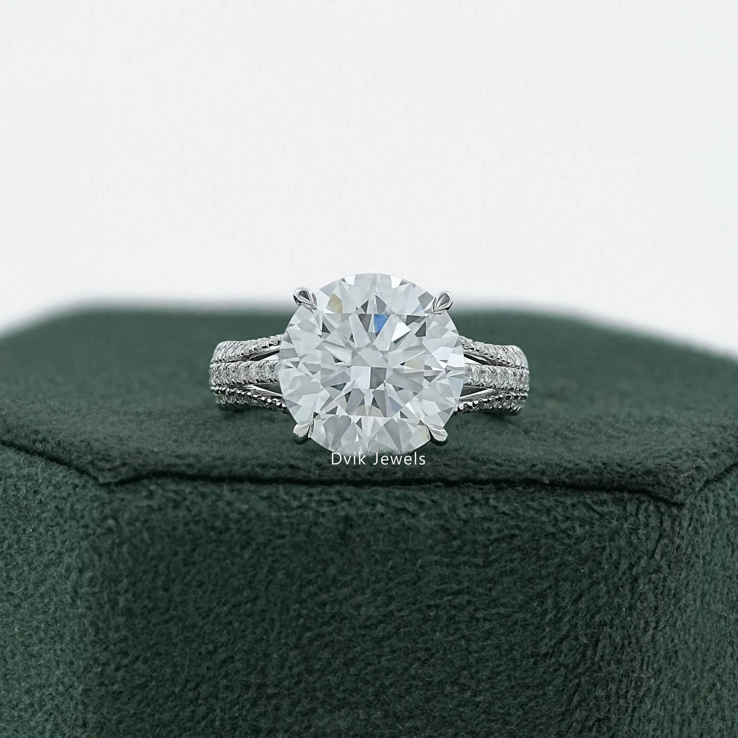 Round Cut Diamond Split Shank Pave Ring