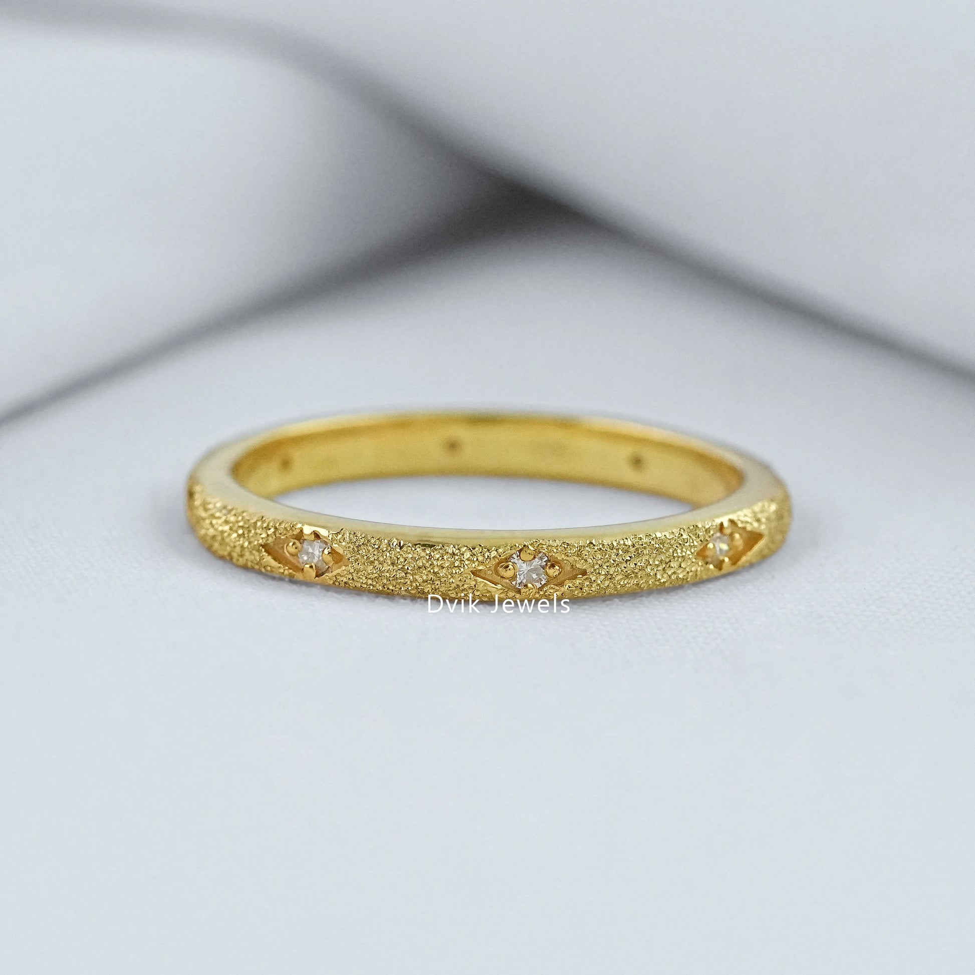 Textured wedding band silver with star setting diamonds on box