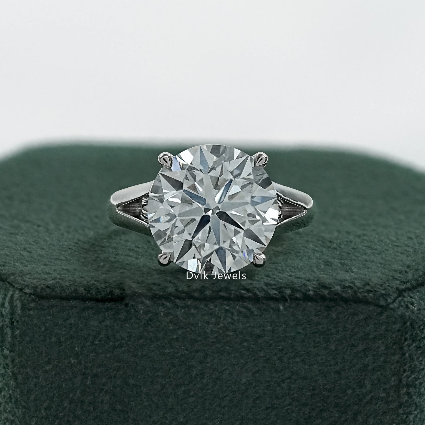 Round diamond engagement ring 4 prong engagement ring front view