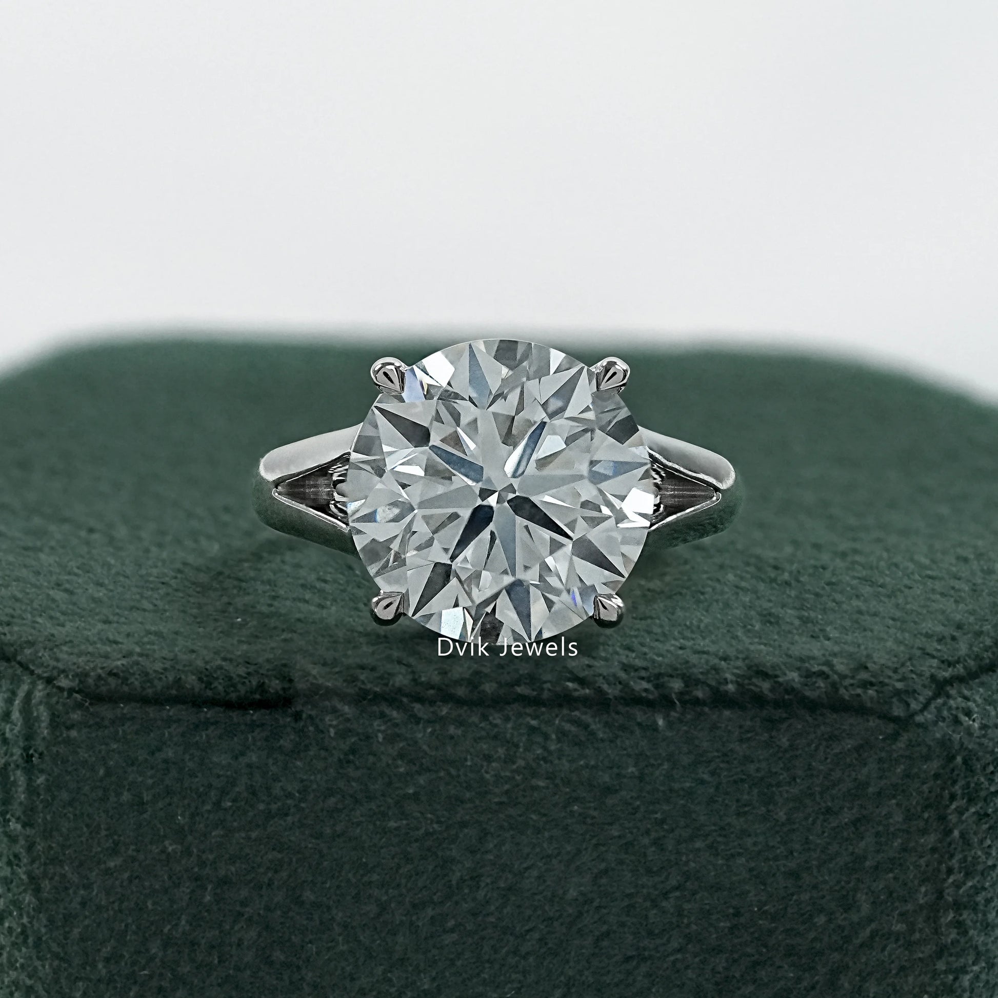 Round diamond engagement ring 4 prong engagement ring front view