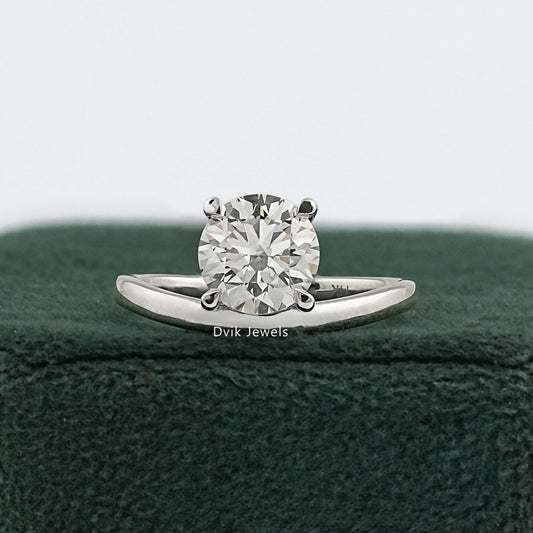 1ct diamond ring solitaire white gold front view on green box