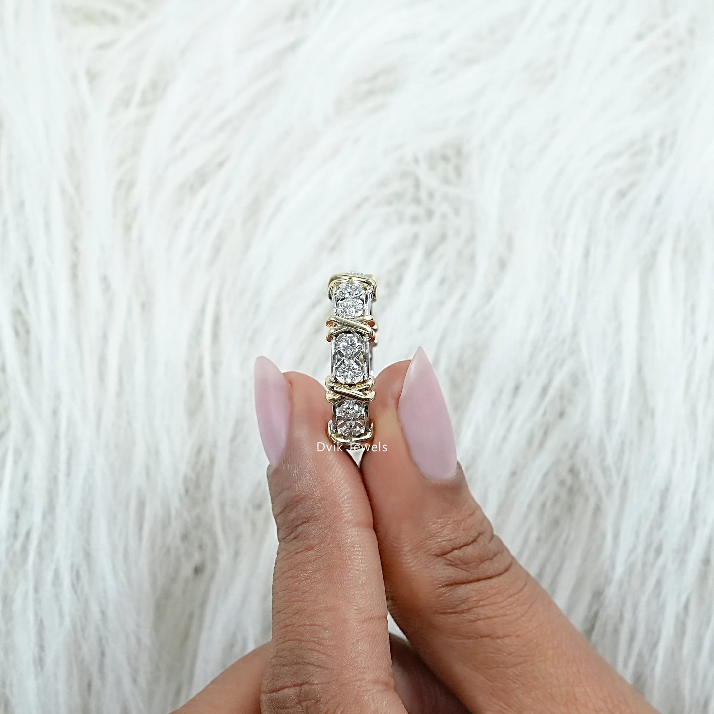 Round Diamond Band with Criss Cross Pattern Band