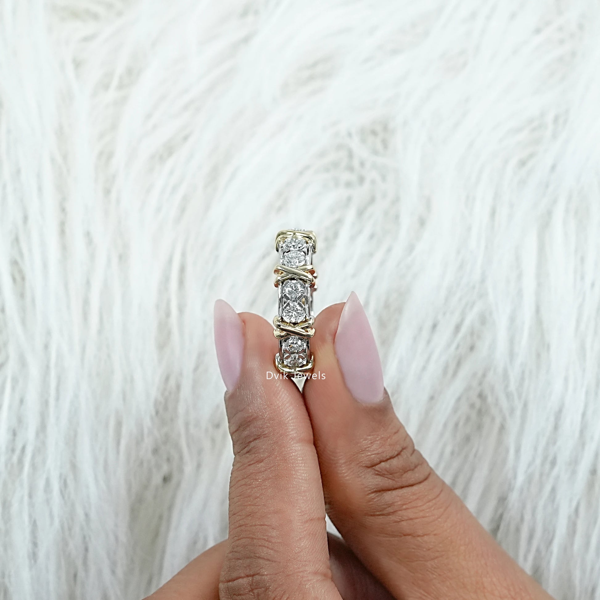 Round Diamond Band with Criss Cross Pattern Band