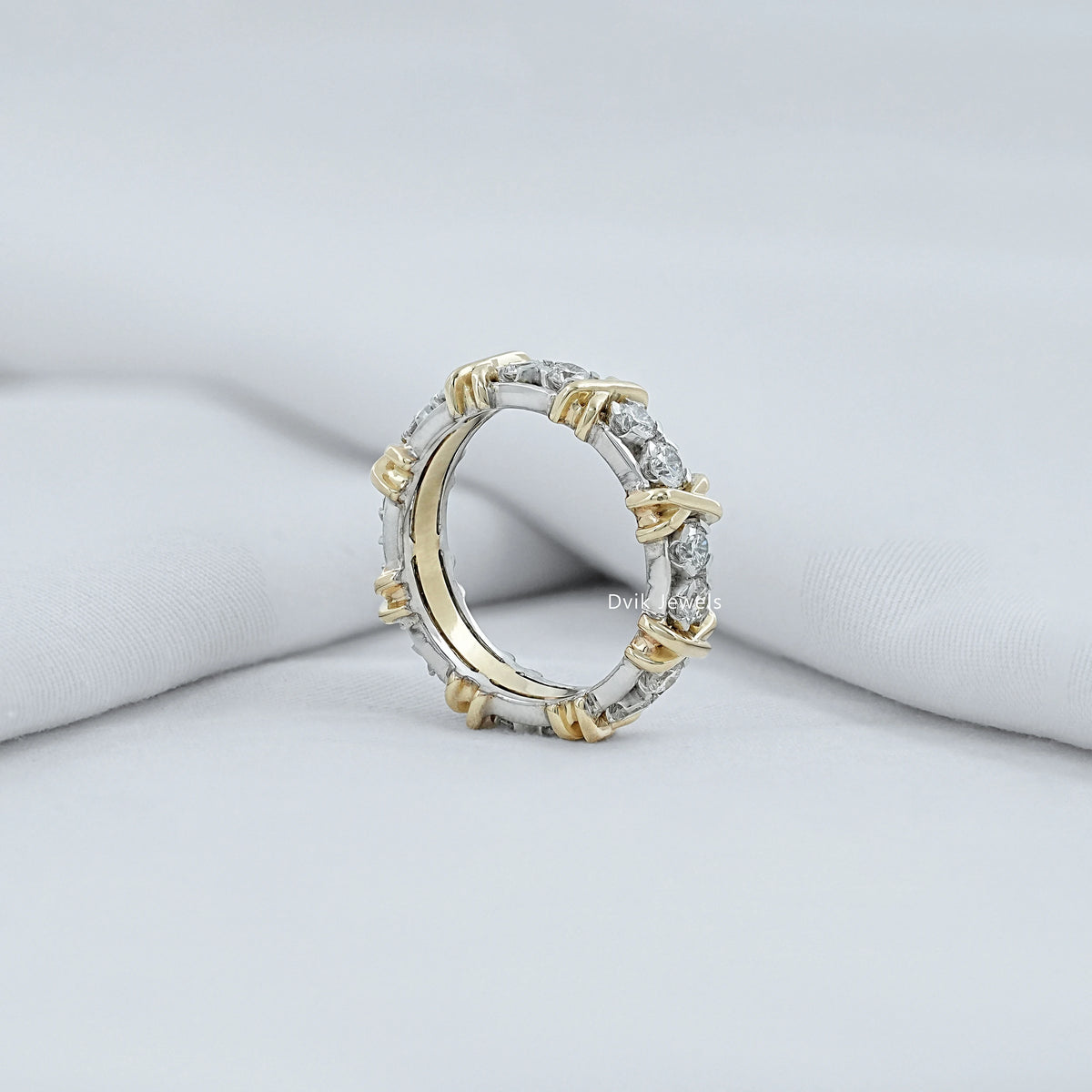 Round Diamond Band with Criss Cross Pattern Band