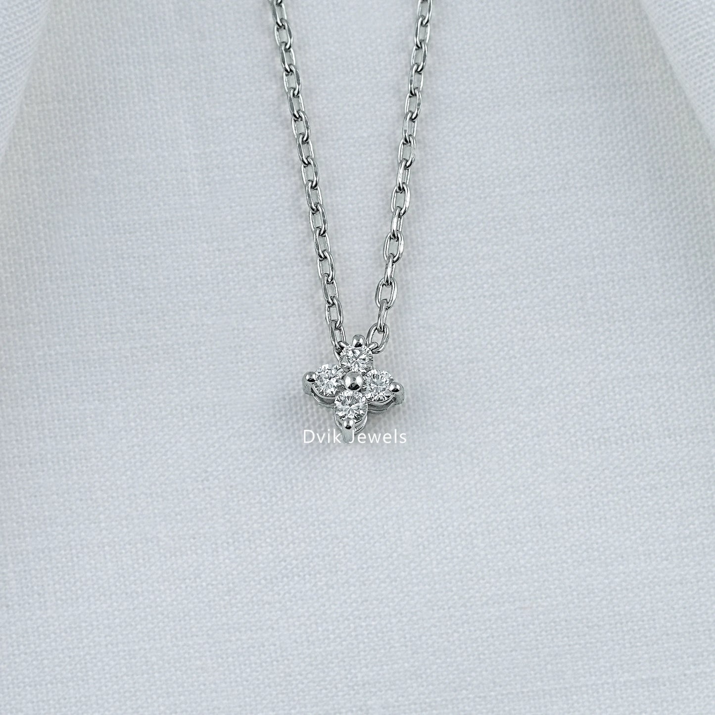 Round Diamond Floral Style Minimalist Pendant Pendant