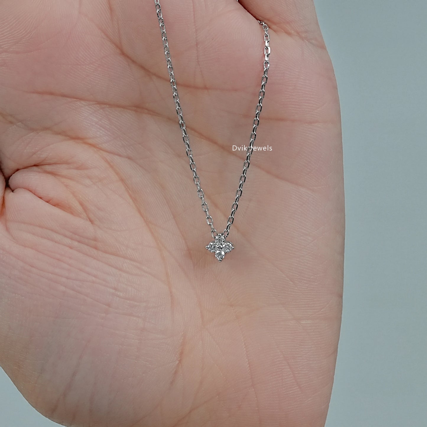 Round Diamond Floral Style Minimalist Pendant Pendant
