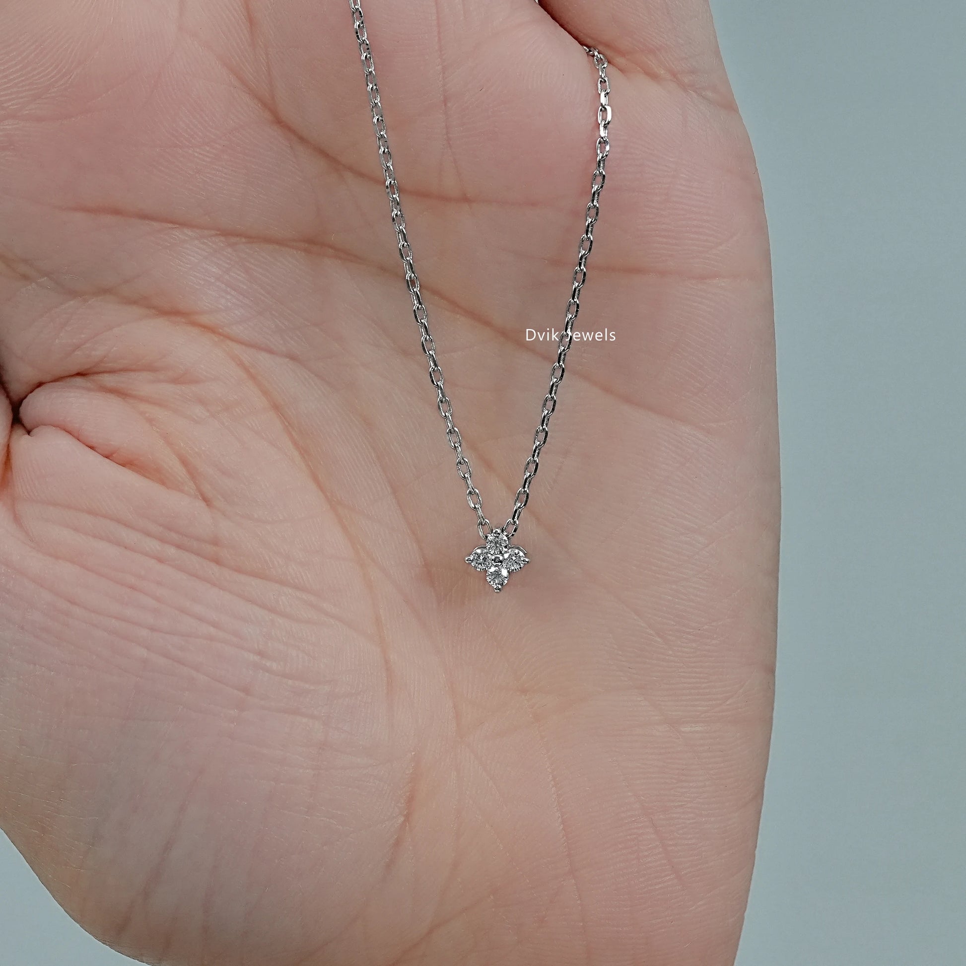 Round Diamond Floral Style Minimalist Pendant Pendant