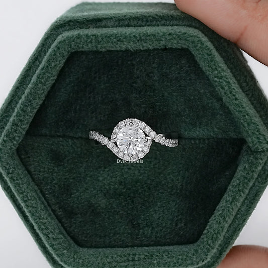 Round Cut Halo Diamond Engagement Ring
