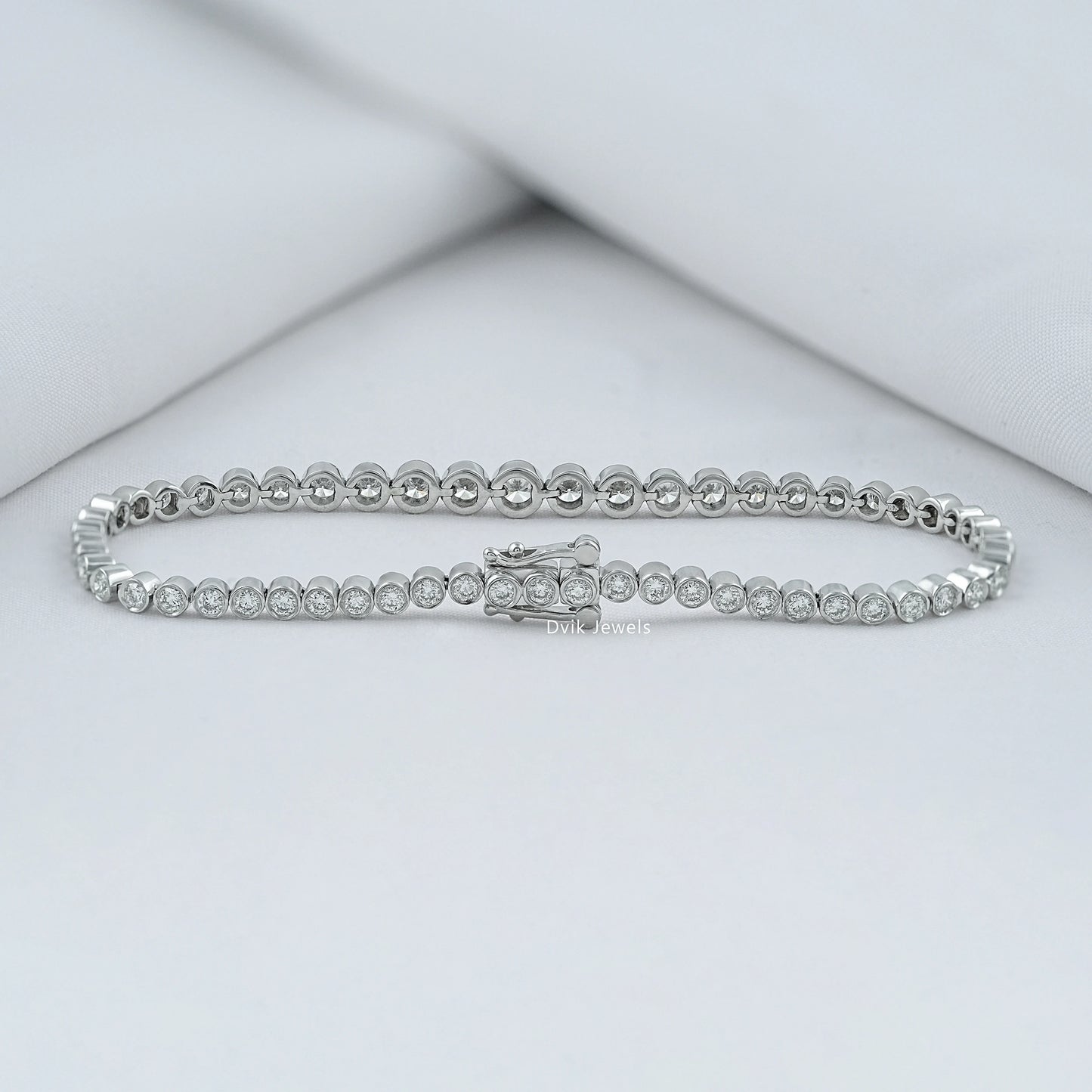 Bezel Set Round Lab Diamond Graduated Tennis Bracelet Bracelet