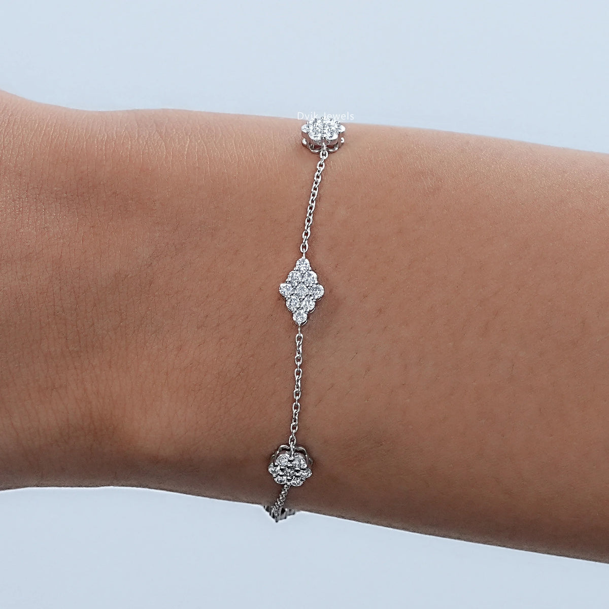 Round Lab Diamond Floral Chain Bracelet