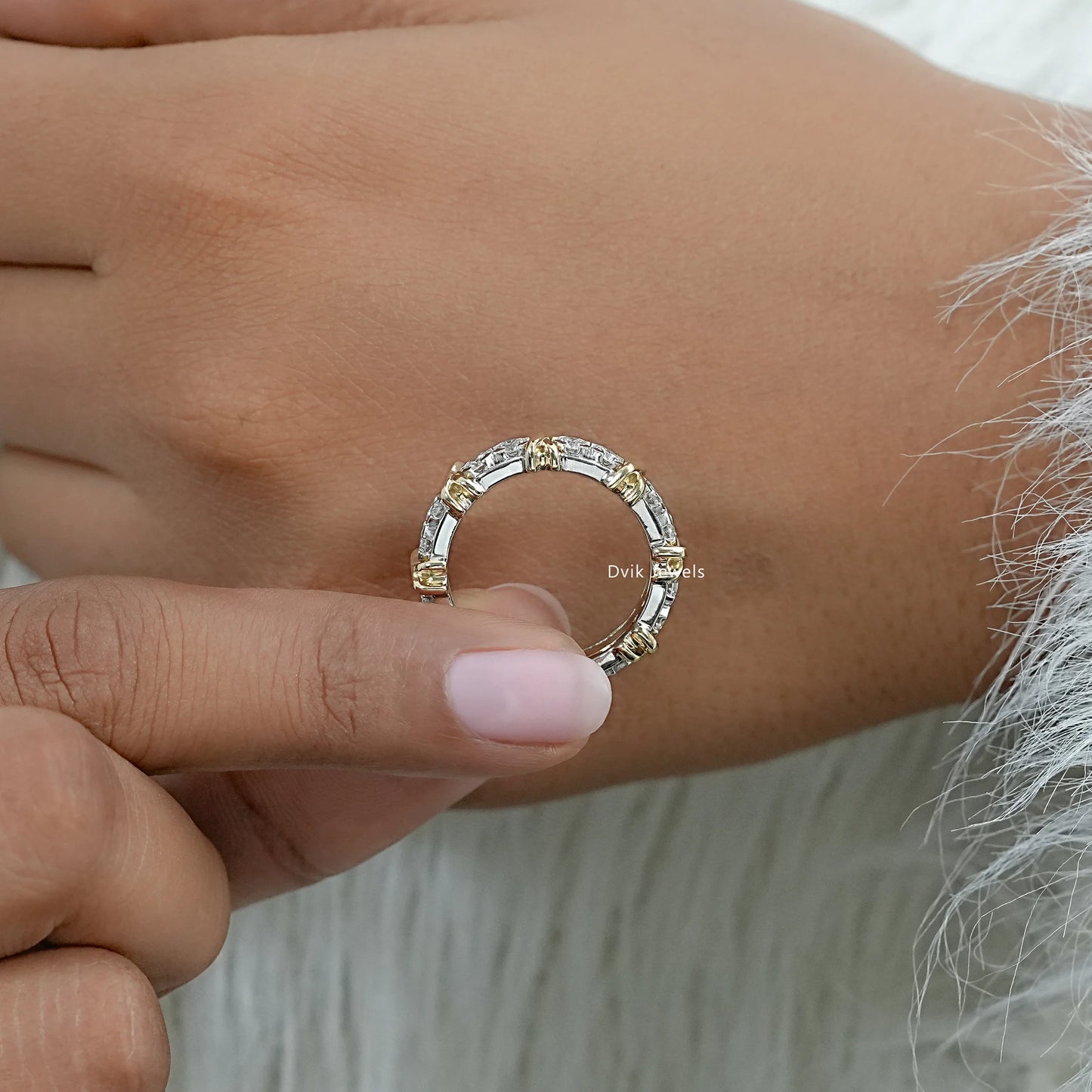 Round Diamond Band with Criss Cross Pattern Band