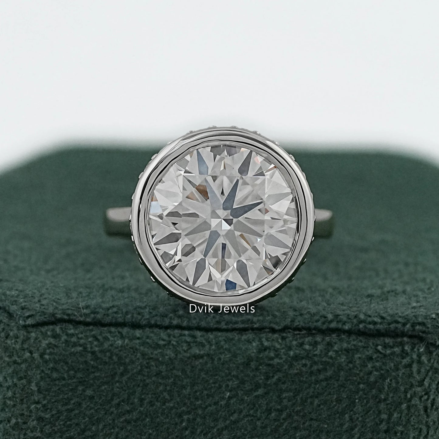 Round Lab Diamond Bezel Set Hidden Halo Solitaire Ring Ring