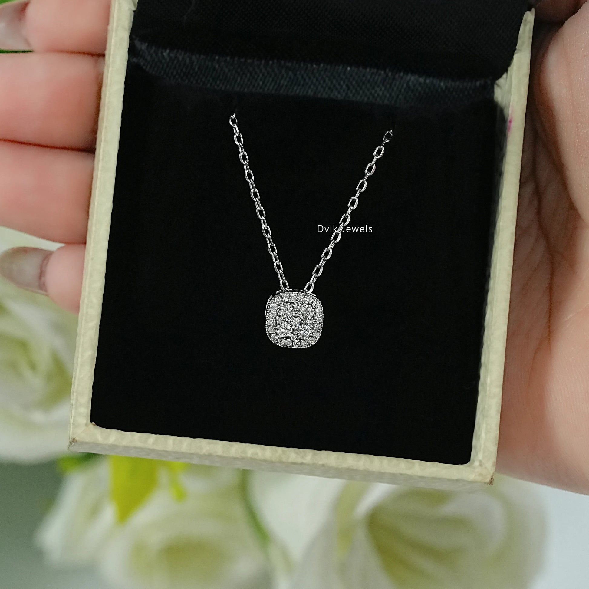 Round Diamond Cluster Halo Pendant Pendant