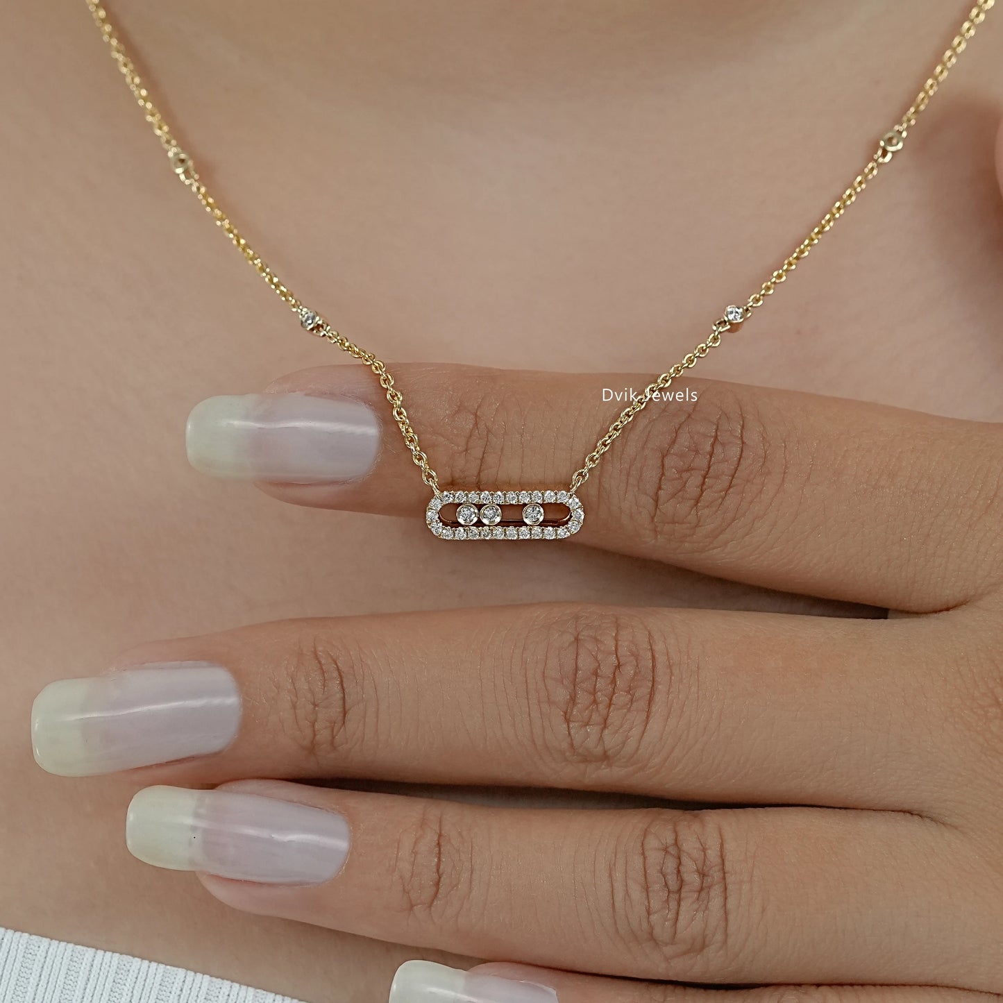 Sliding Lab Diamond Paperclip Pendant
