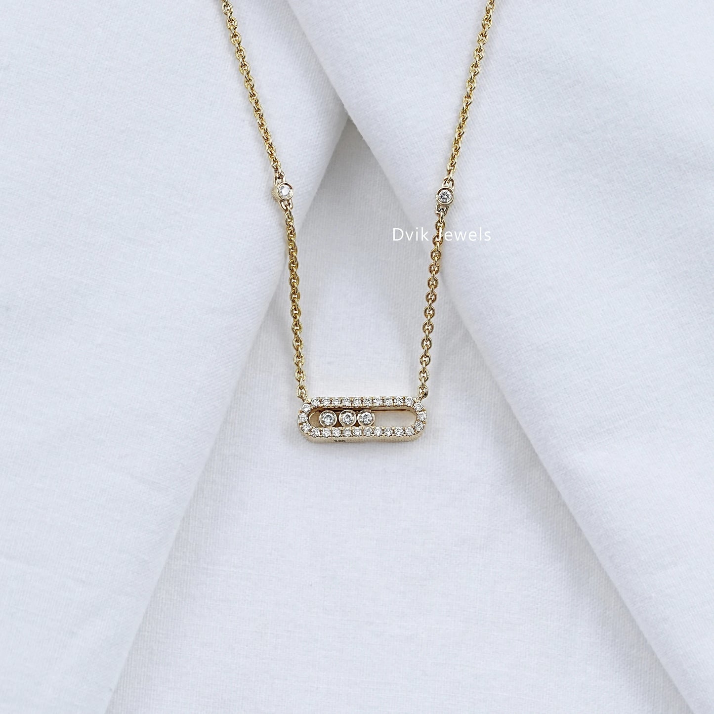 Sliding Lab Diamond Paperclip Pendant