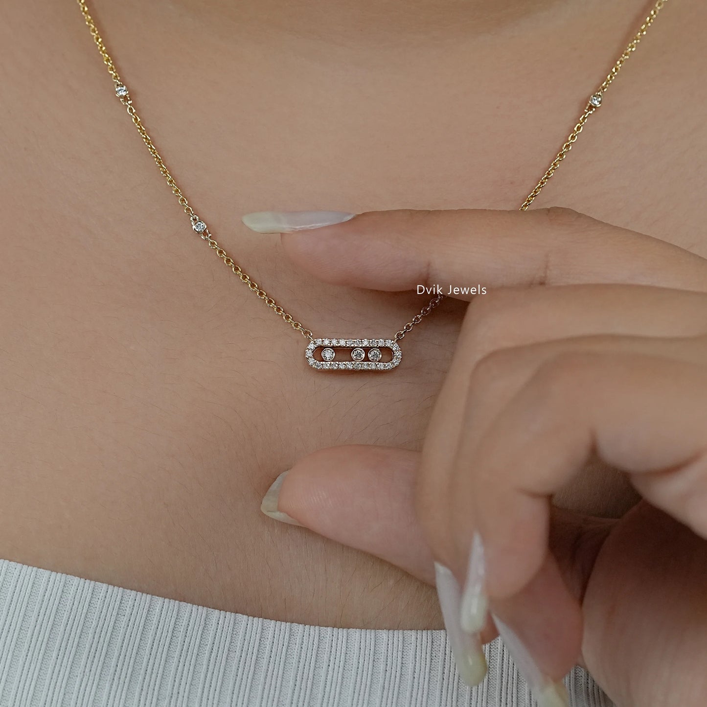 Sliding Lab Diamond Paperclip Pendant