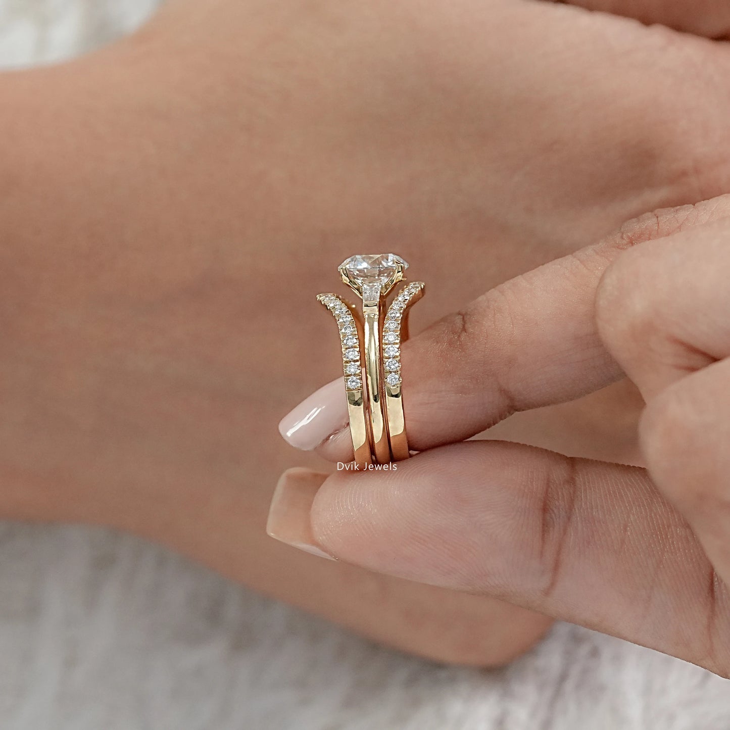 Round Diamond Bridal Ring Set with Baguette Accent