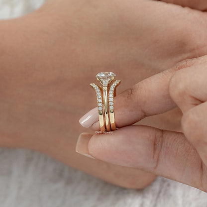 Round Diamond Bridal Ring Set with Baguette Accent