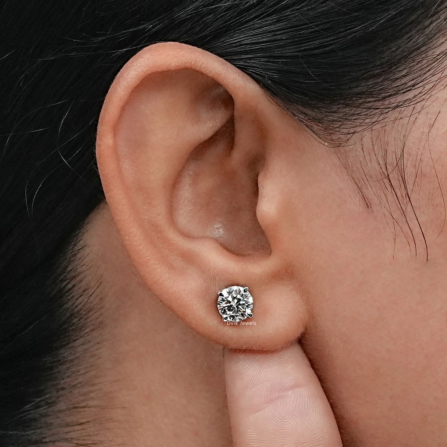 Round Lab Grown Diamond Stud Earring