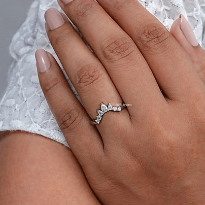 Pear And Round Diamond Curved Dainty Ring