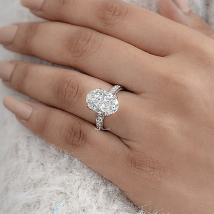 Elegant Oval Halo Diamond Engagement Ring