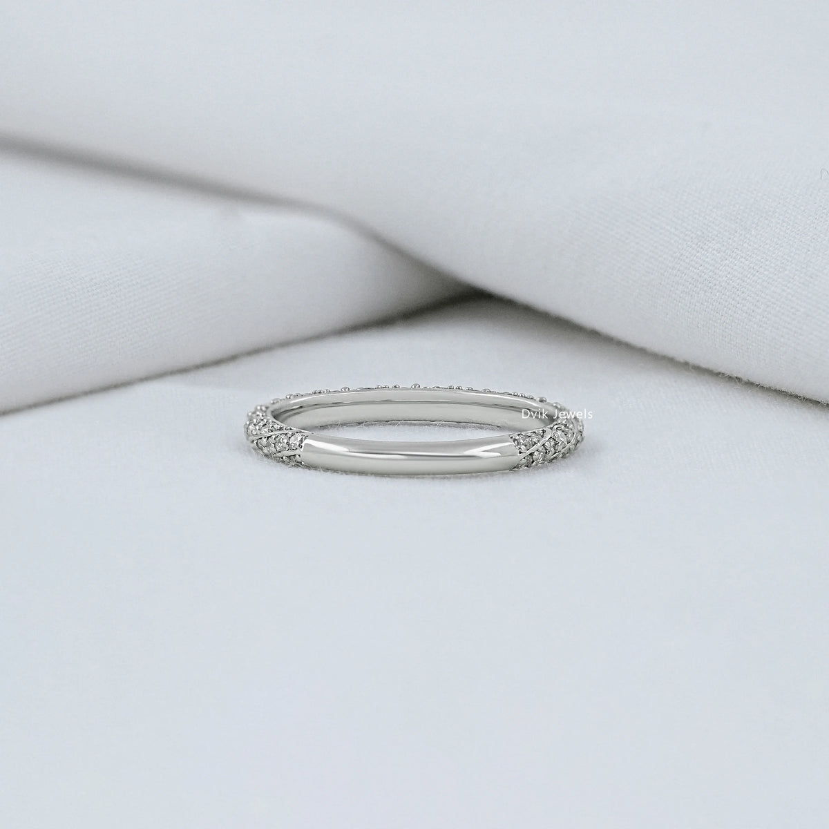 Twist Round Cut Pave Diamond Band