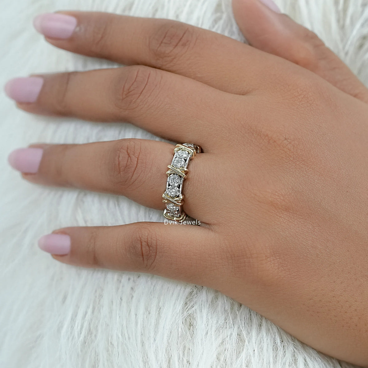 Round Diamond Band with Criss Cross Pattern Band