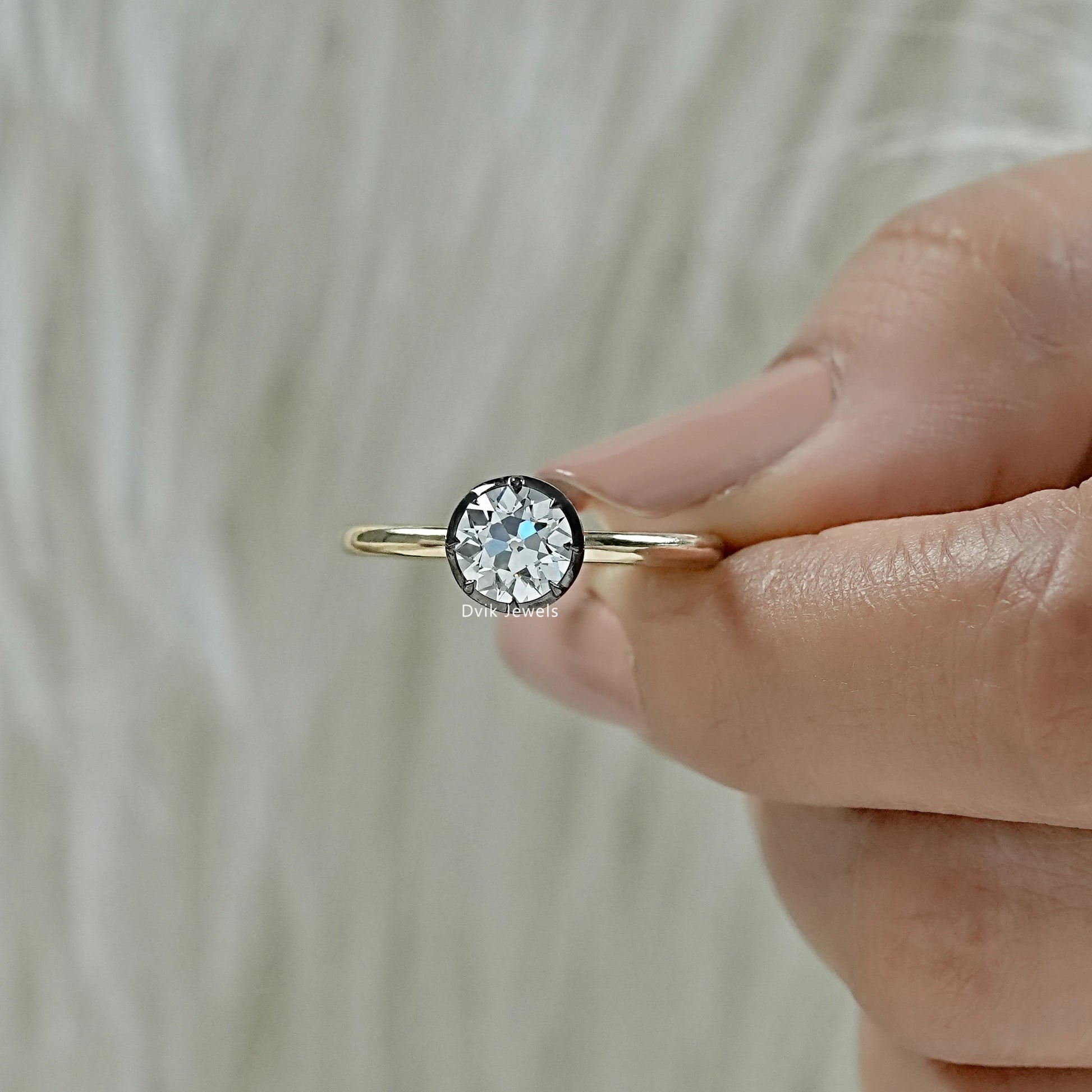 Round solitaire engagement ring settings for a timeless and elegant look.