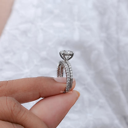 Round Cut Diamond Solitaire Accent Ring Set