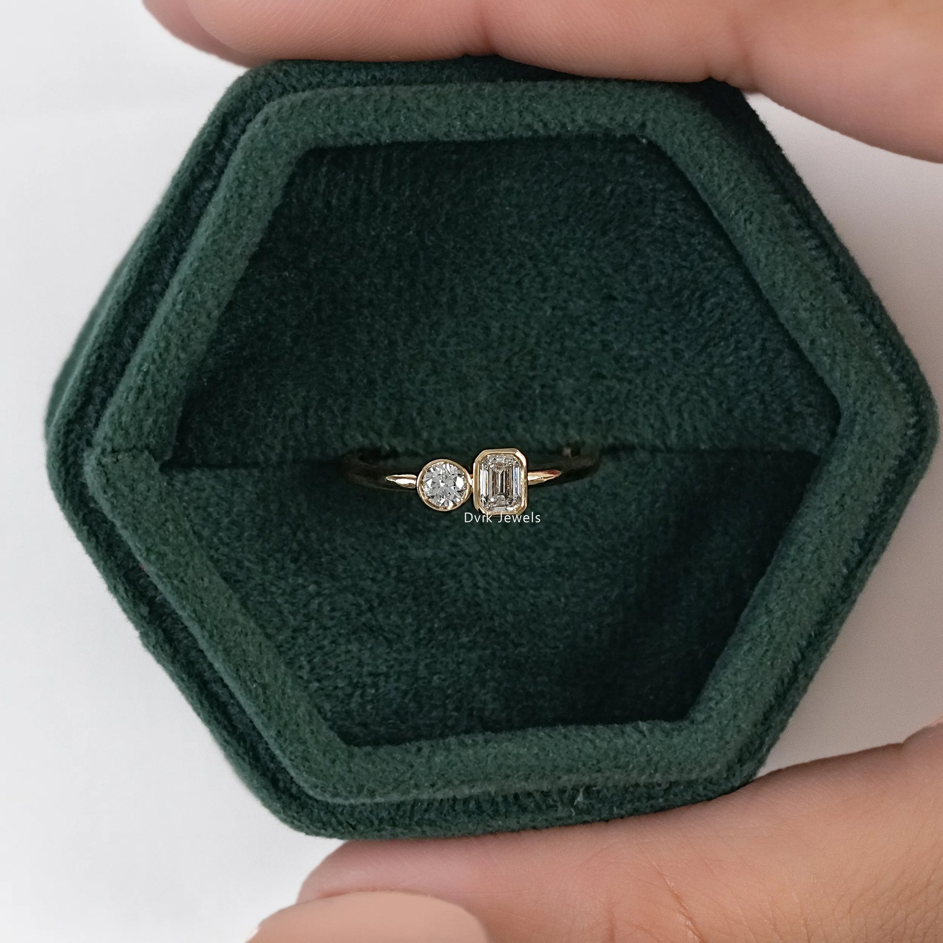Emerald & Round Cut Lab Diamond Toi et Moi Ring Ring