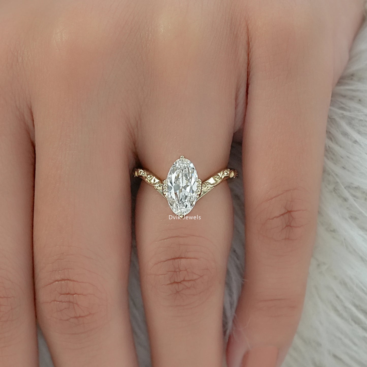 Old Mine Moval Lab Diamond Engraved Curve Solitaire Ring Ring