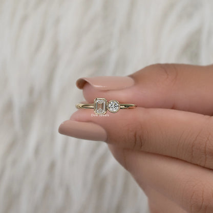 Emerald & Round Cut Lab Diamond Toi et Moi Ring Ring