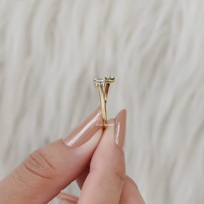 Oval & Emerald Cut Lab Diamond Open Toi et Moi Ring Ring