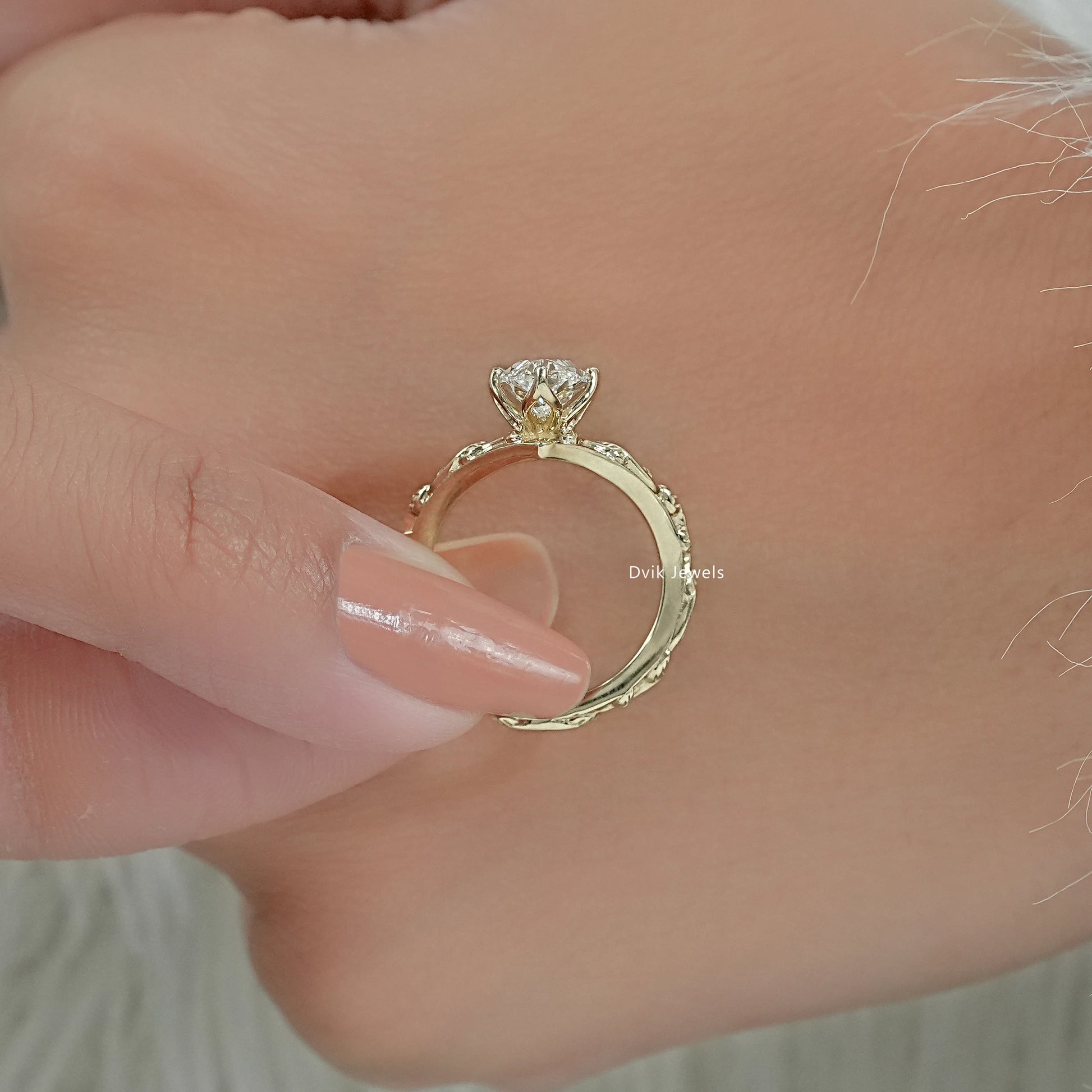 Old Mine Moval Lab Diamond Engraved Curve Solitaire Ring Ring
