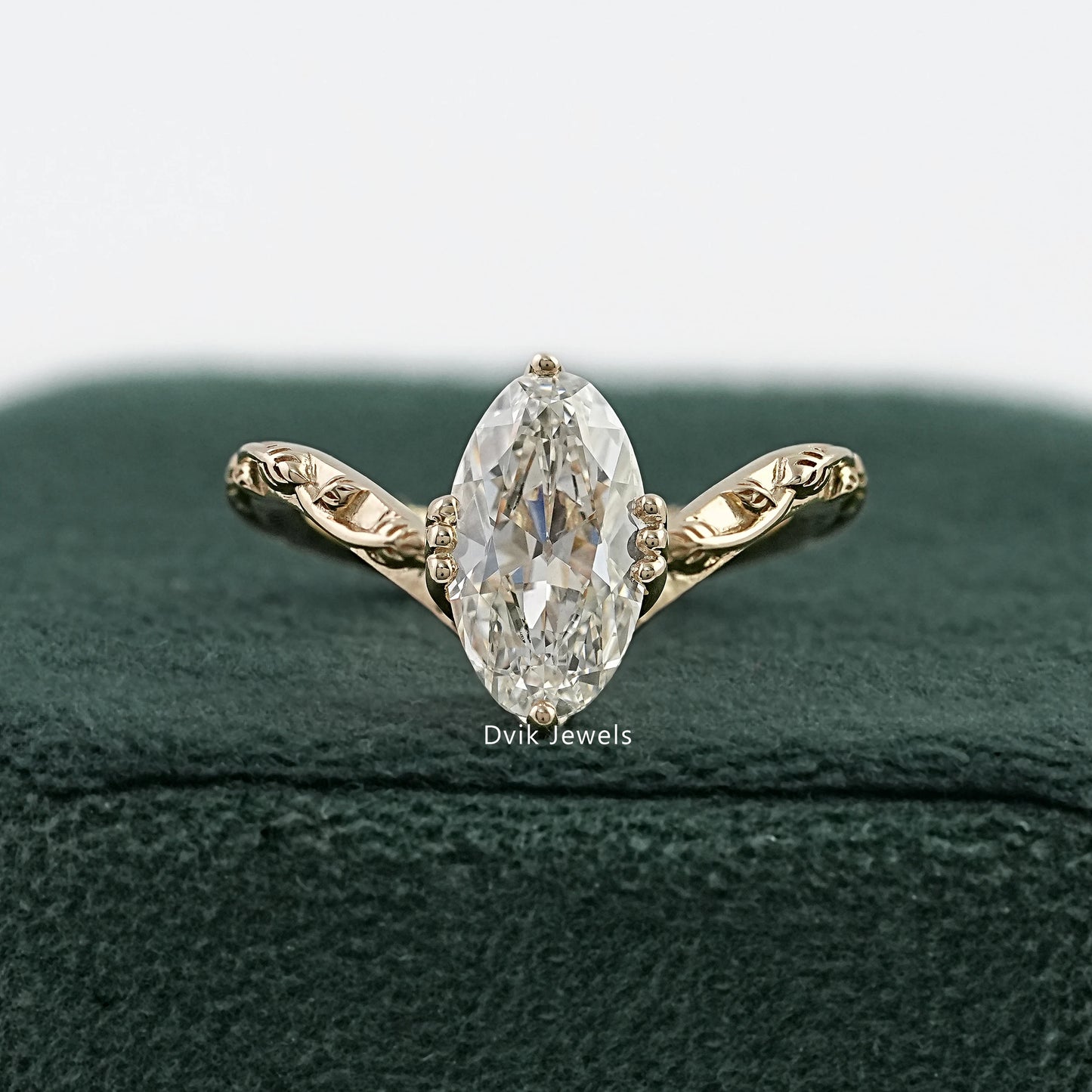 Old Mine Moval Lab Diamond Engraved Curve Solitaire Ring Ring