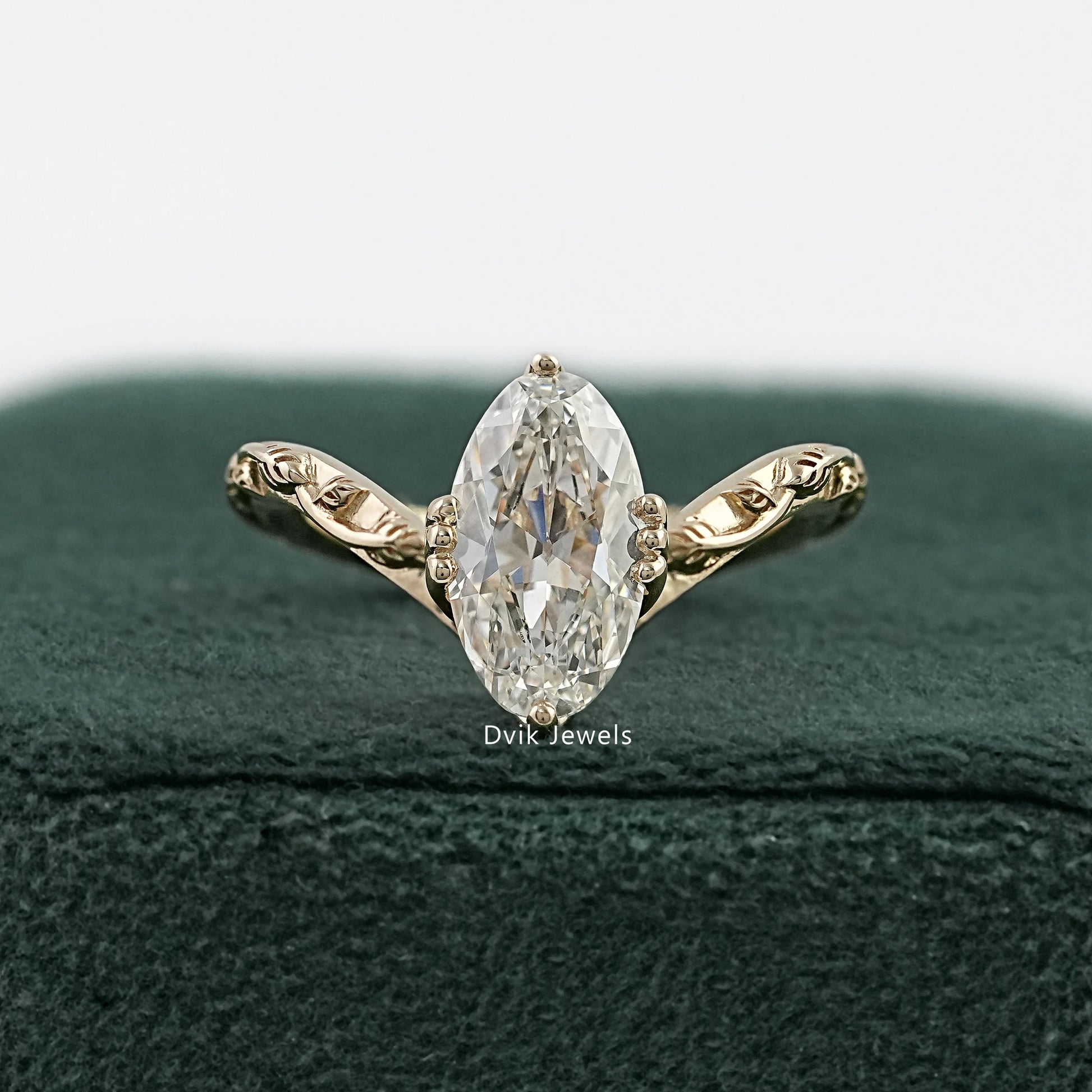 Old Mine Moval Lab Diamond Engraved Curve Solitaire Ring Ring