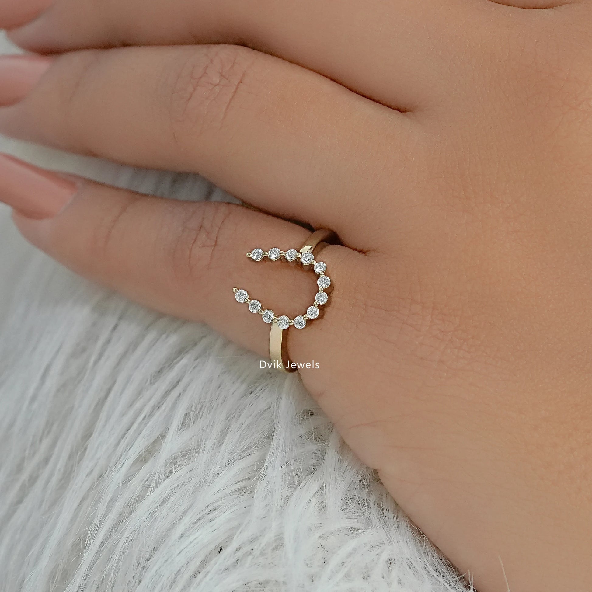 Round Lab Diamond Horseshoe Open Minimal Ring Ring